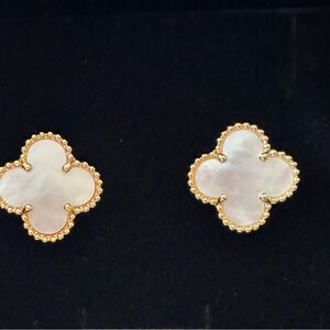 Clover mother of pearl Stud Earrings 15mm 925 silver 18k gold plated